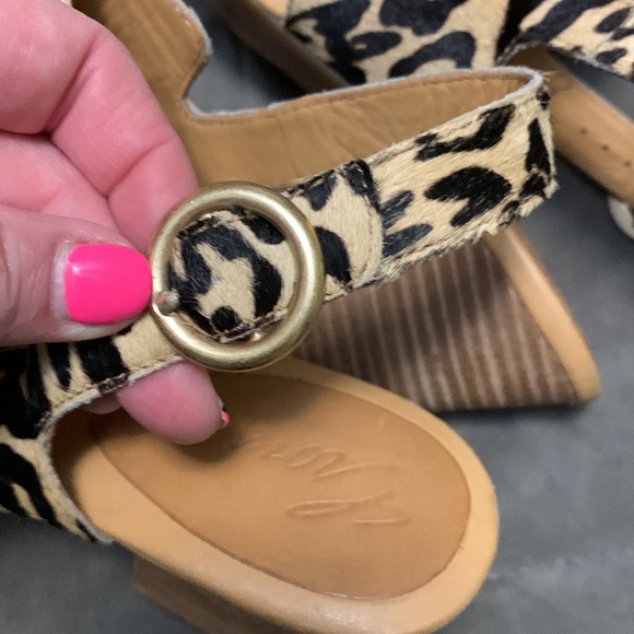 Crown by Born Block Heel Sandal - Picture 7 of 7